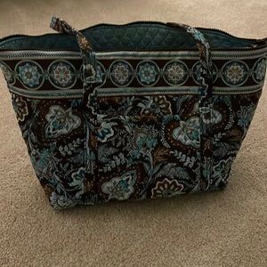 Vera Bradley large zippered tote